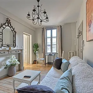 https://petit-avignon.fr-provencehotel.com
