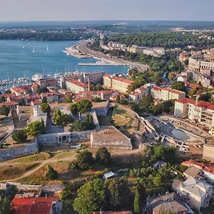 https://candlers-old-town-apartments.in-istria.net